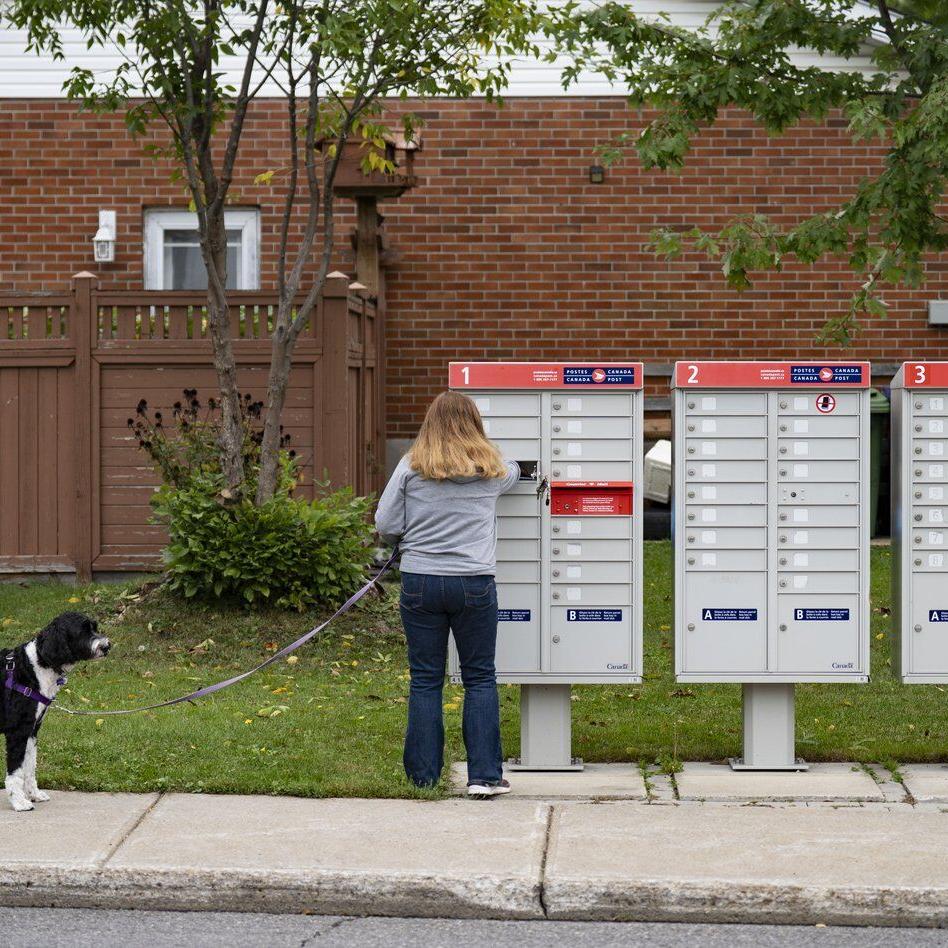 Quebec election czar OKs alternative delivery of documents due to postal strike